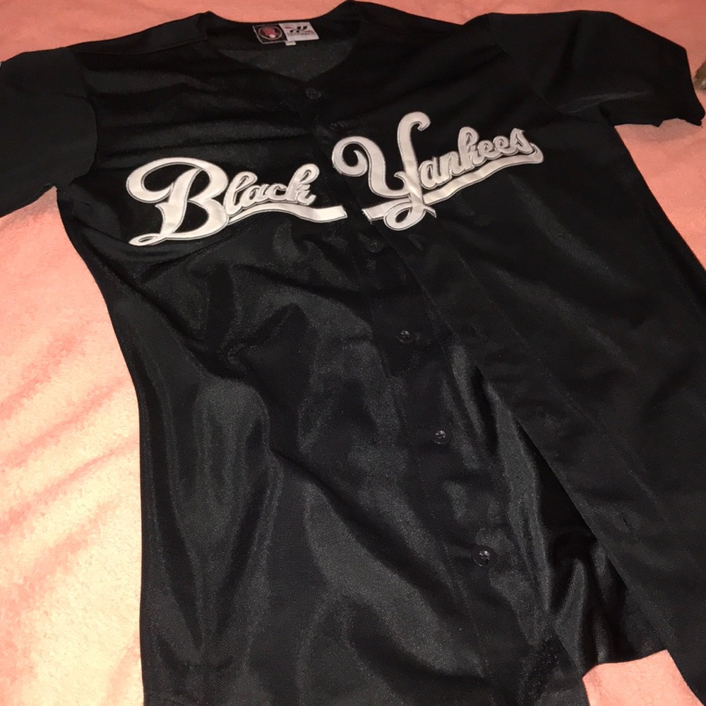 Vintage “Black Yankees” baseball jersey😍